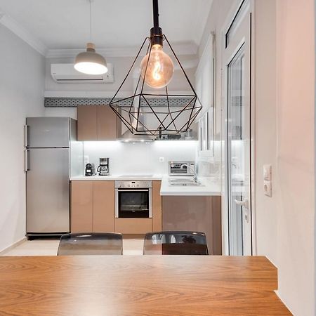 Modern 2-Bedroom Apt, 200M From The Acropolis เอเธนส์ ภายนอก รูปภาพ