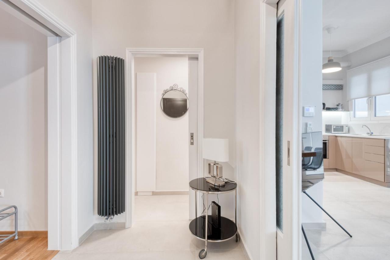 Modern 2-Bedroom Apt, 200M From The Acropolis เอเธนส์ ภายนอก รูปภาพ