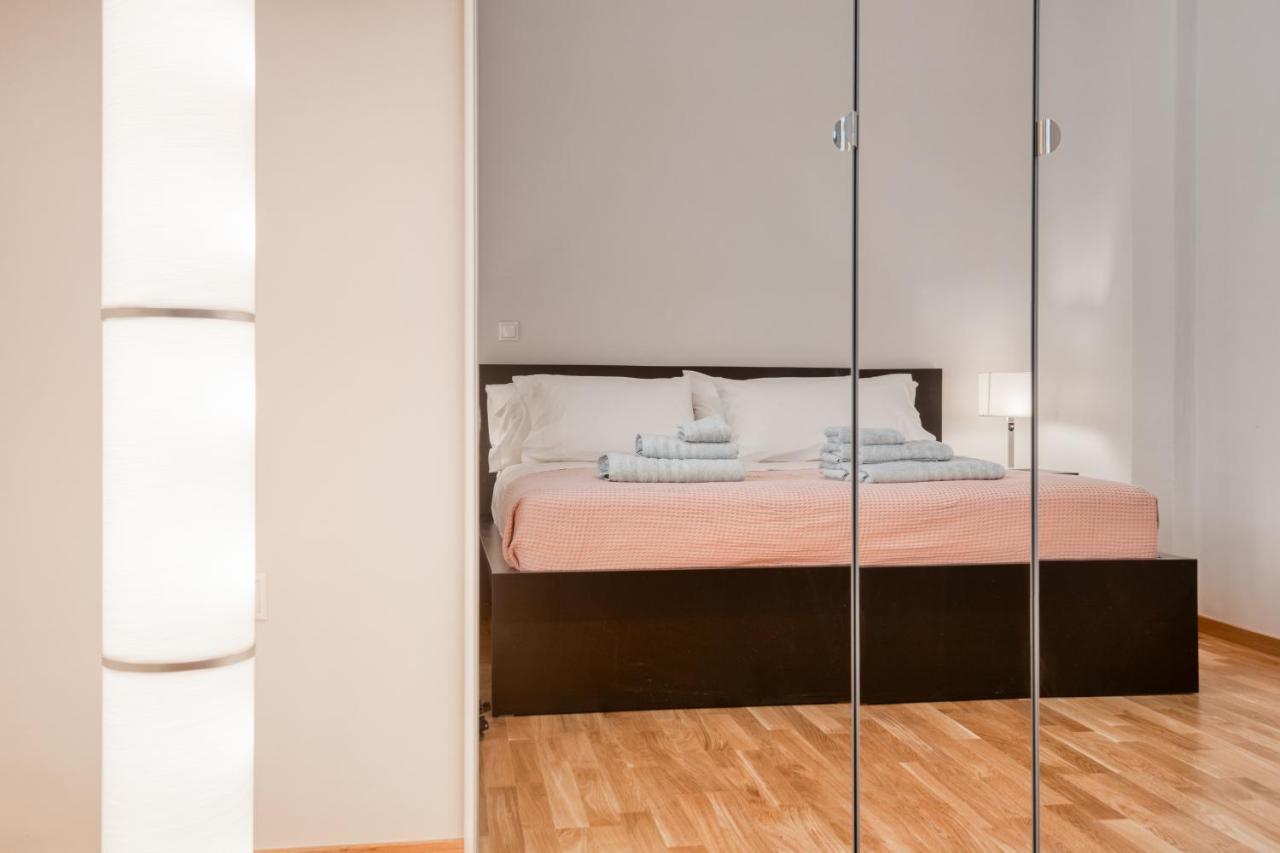 Modern 2-Bedroom Apt, 200M From The Acropolis เอเธนส์ ภายนอก รูปภาพ