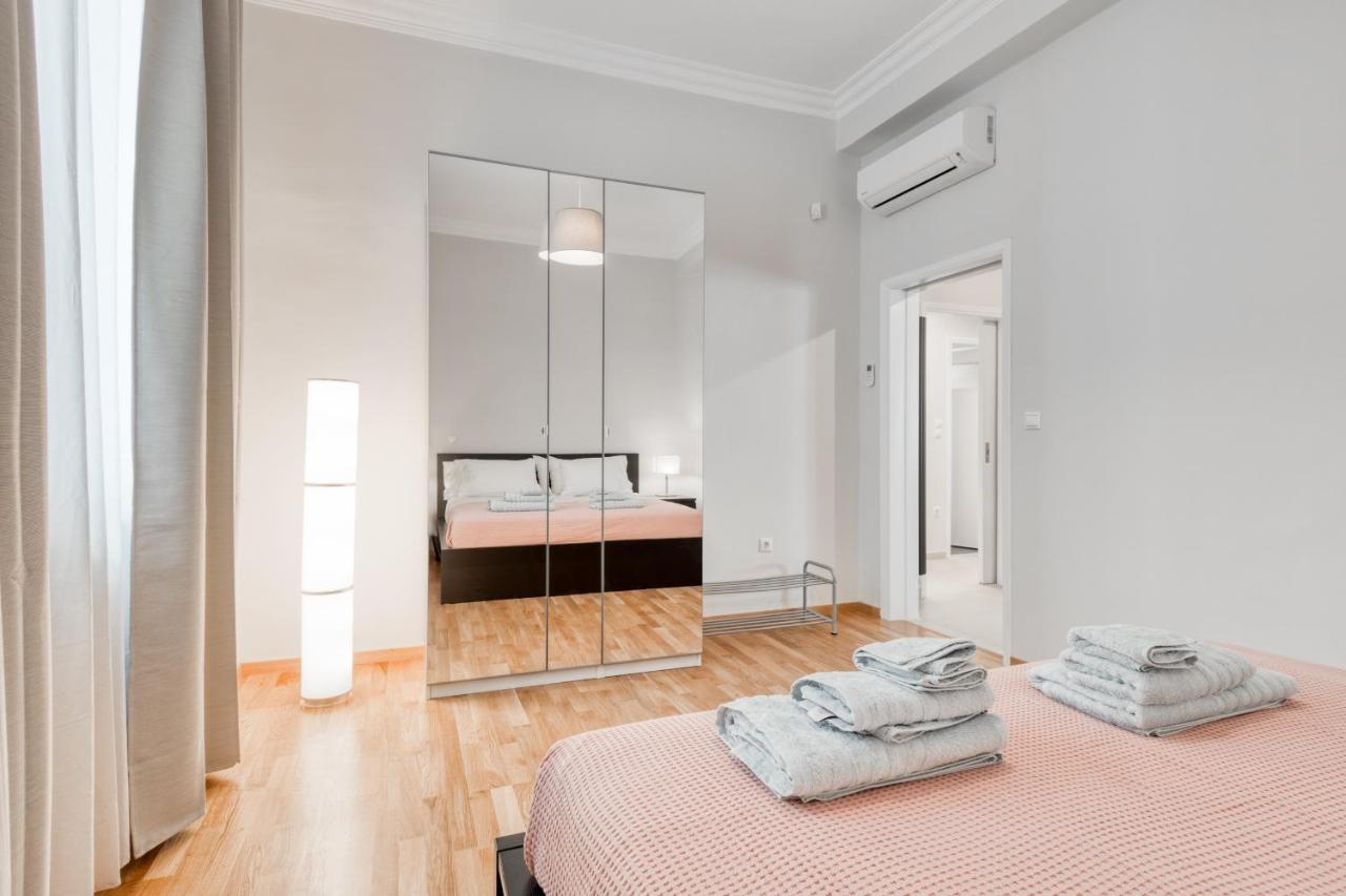 Modern 2-Bedroom Apt, 200M From The Acropolis เอเธนส์ ภายนอก รูปภาพ