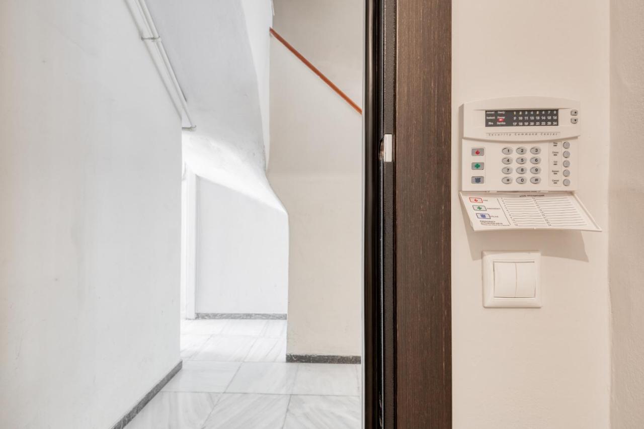 Modern 2-Bedroom Apt, 200M From The Acropolis เอเธนส์ ภายนอก รูปภาพ