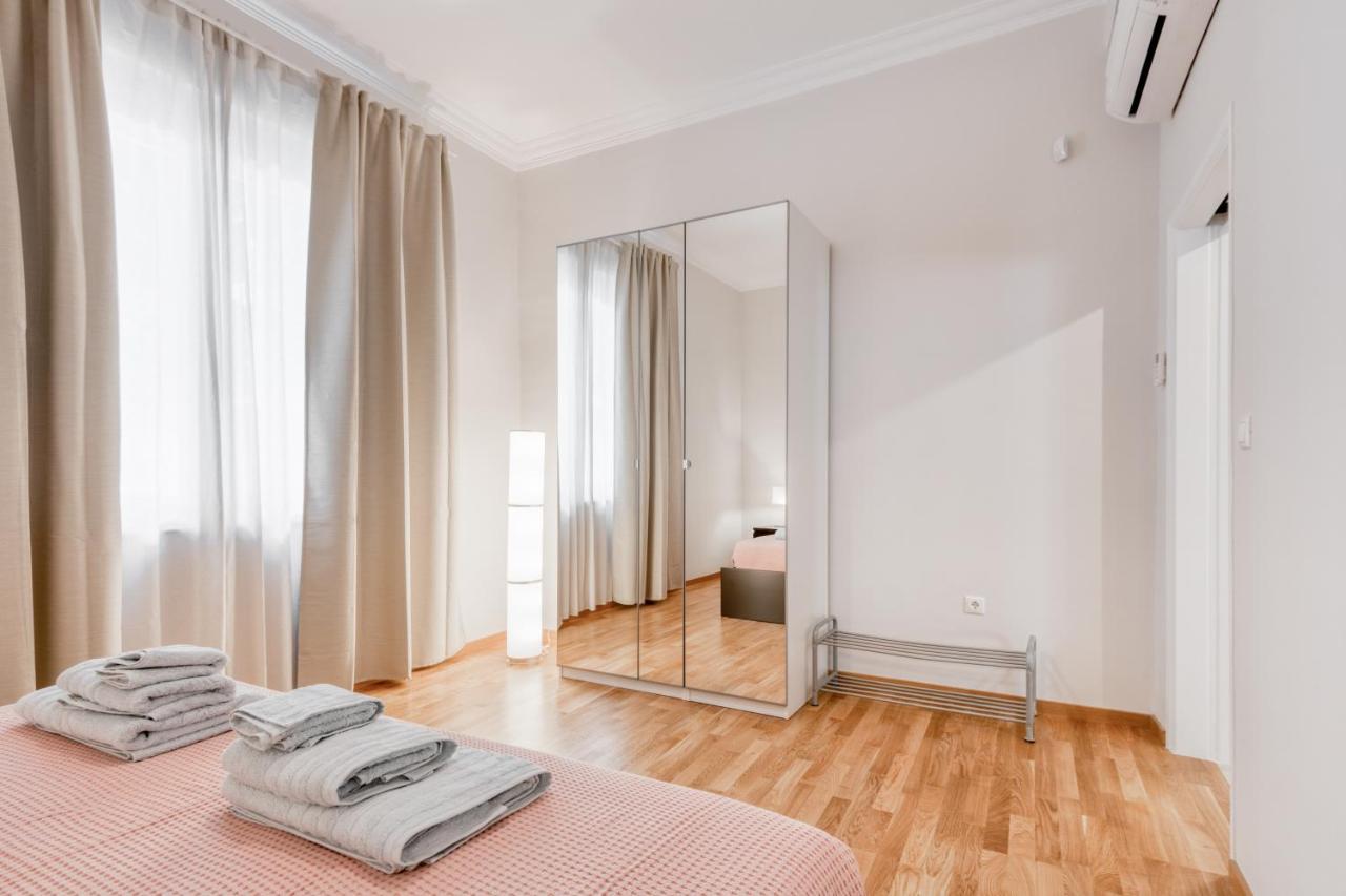 Modern 2-Bedroom Apt, 200M From The Acropolis เอเธนส์ ภายนอก รูปภาพ