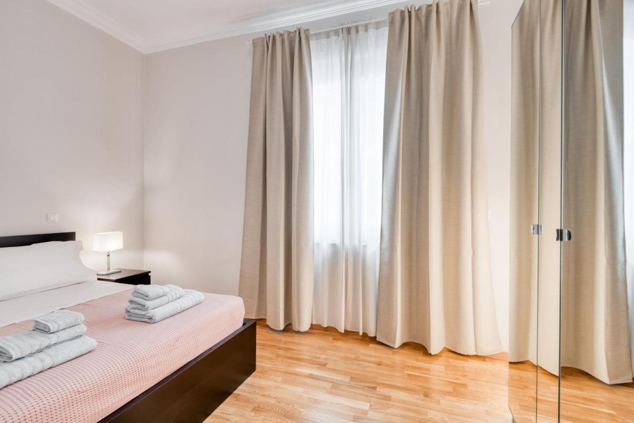 Modern 2-Bedroom Apt, 200M From The Acropolis เอเธนส์ ภายนอก รูปภาพ